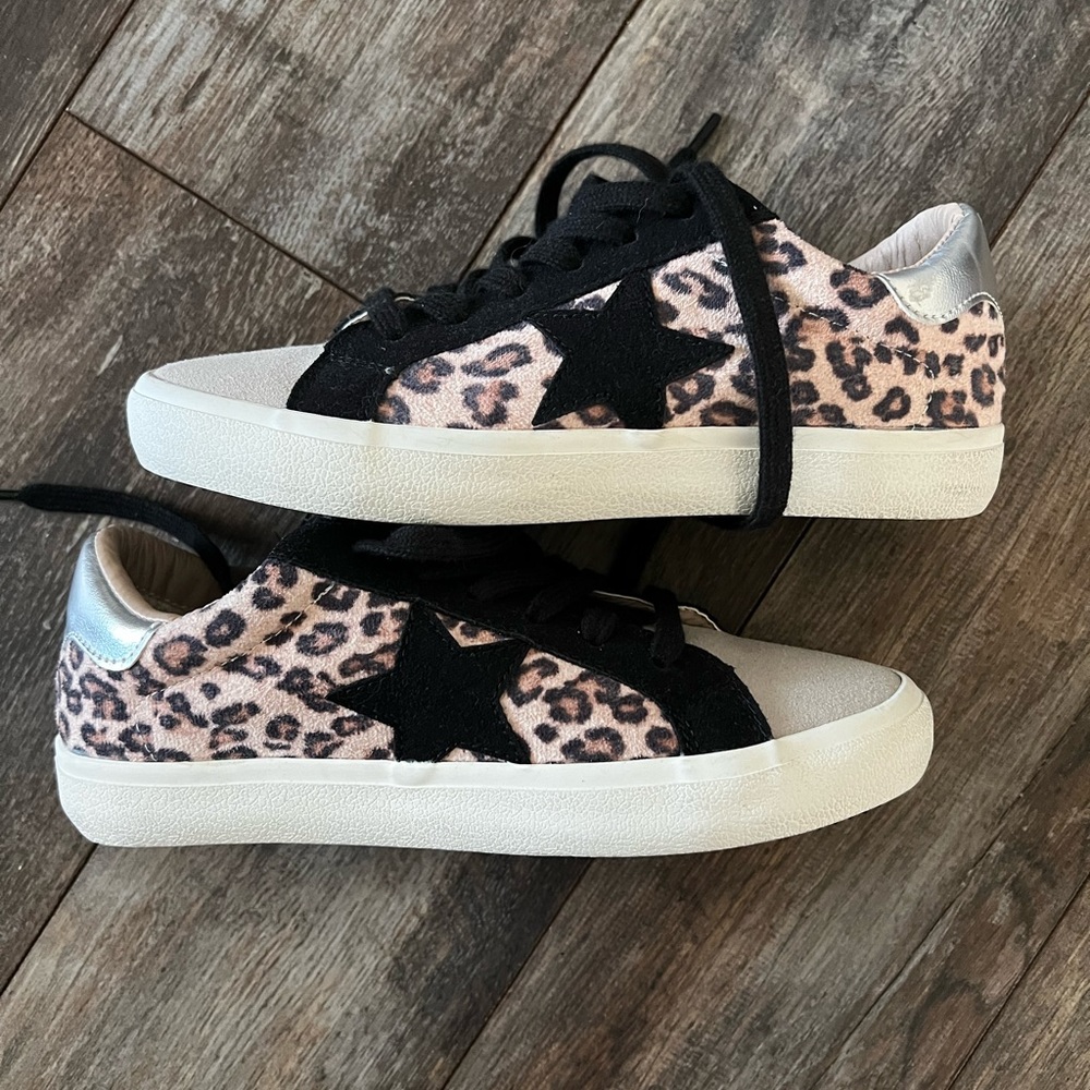 VICI Dolls Boutique sneakers. Brand new never worn. Size 6.5